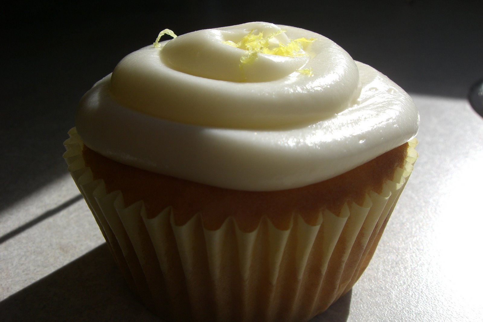 [Lemon-Cream+Cheese+Cupcakes+004.jpg]