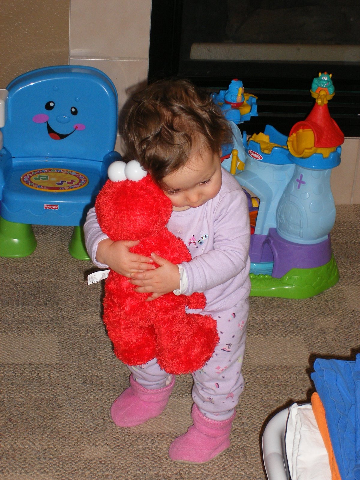 [Big+hugs+for+Elmo.JPG]