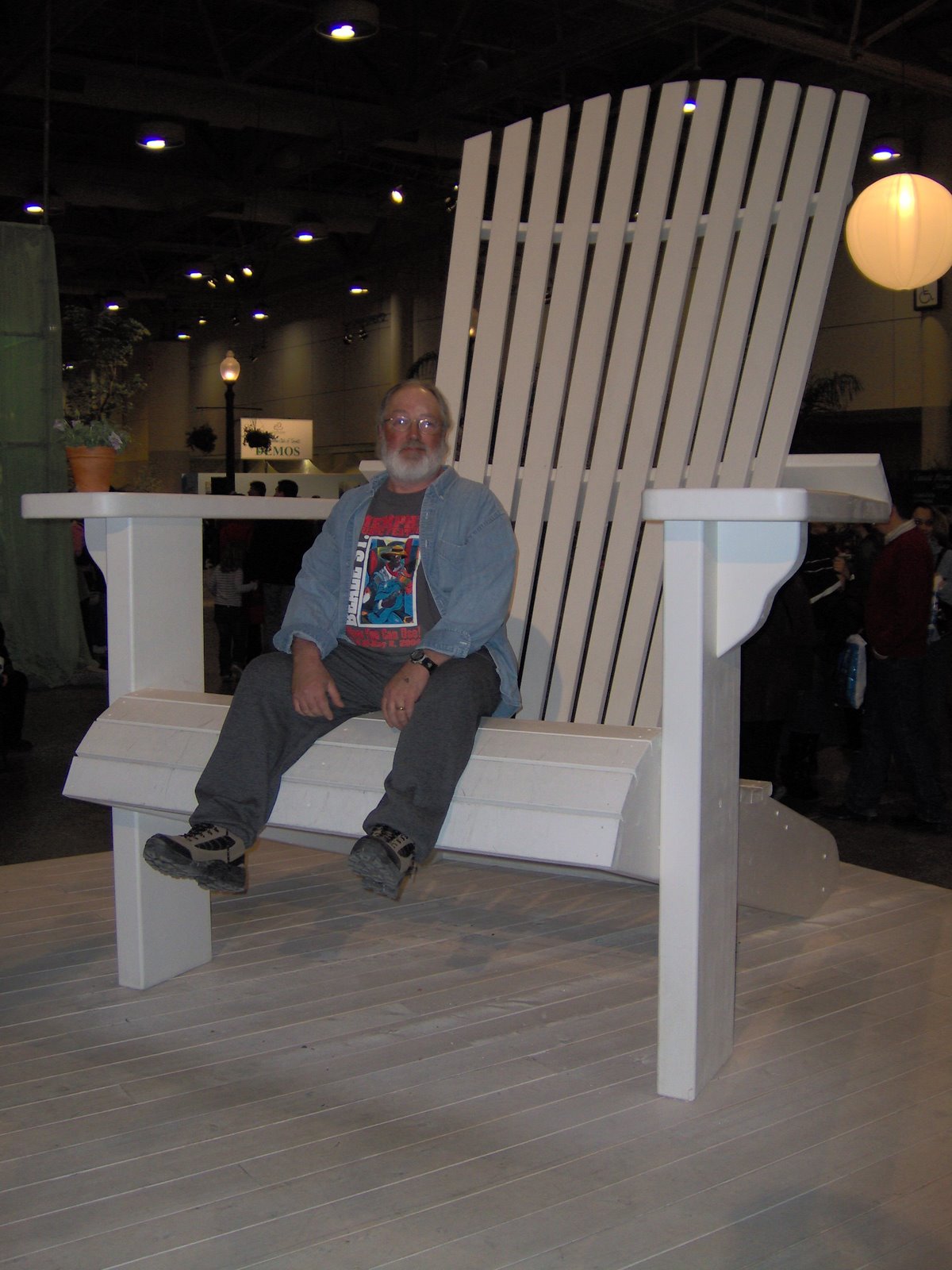 [Dave+in+a+big+chair.JPG]