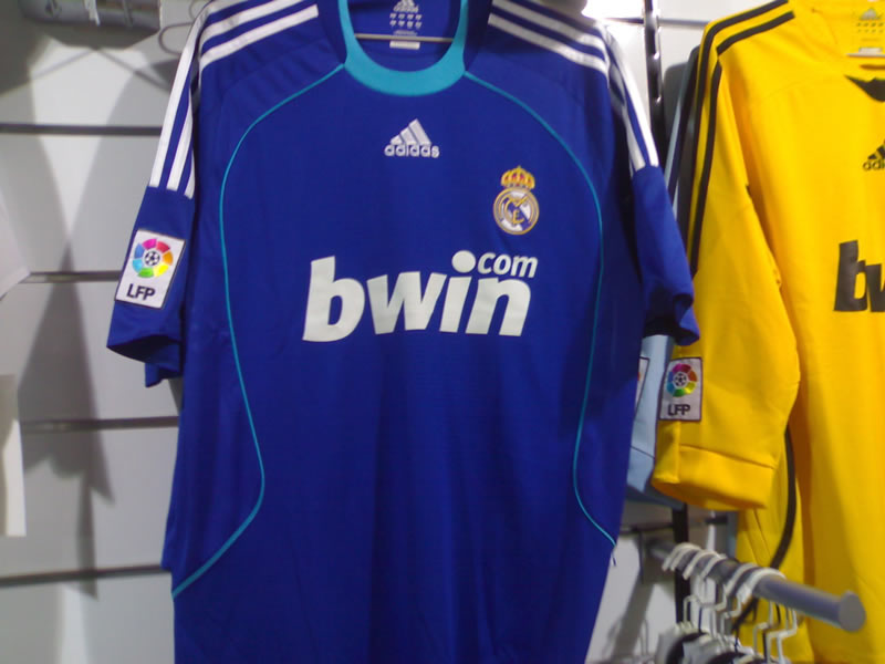 [Real+Madrid+09+Azul.jpg]
