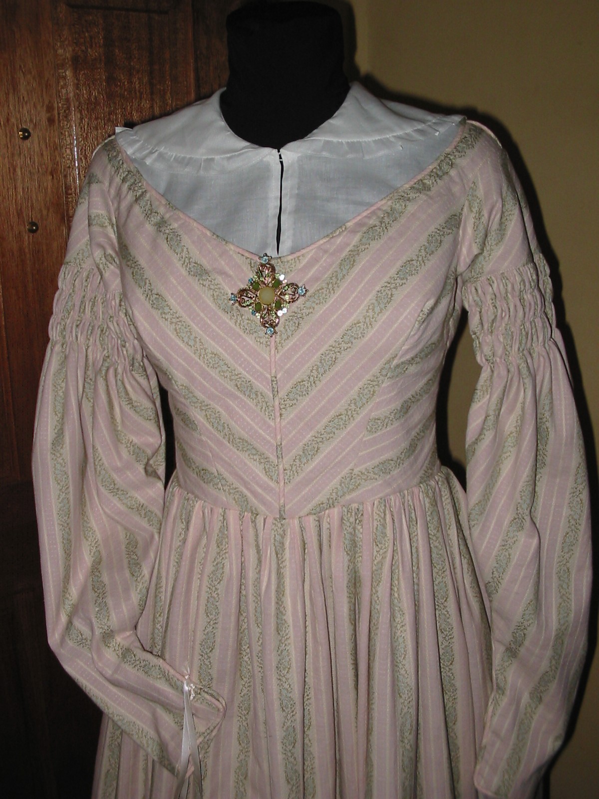 [1830's+dress+collingwood+detail.jpg]