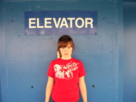 [elevator+girl.jpg]
