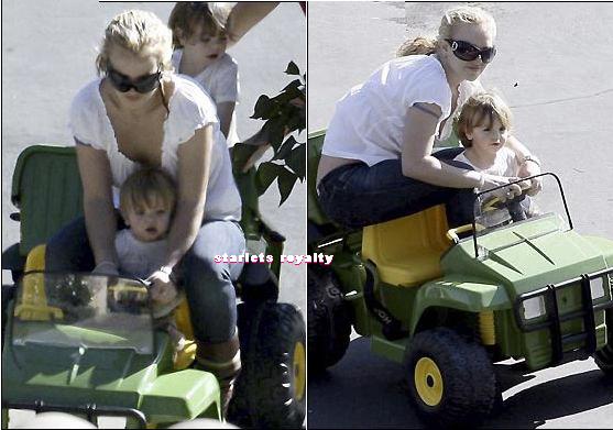[britney-in-the-car-with-the-kids.jpg]