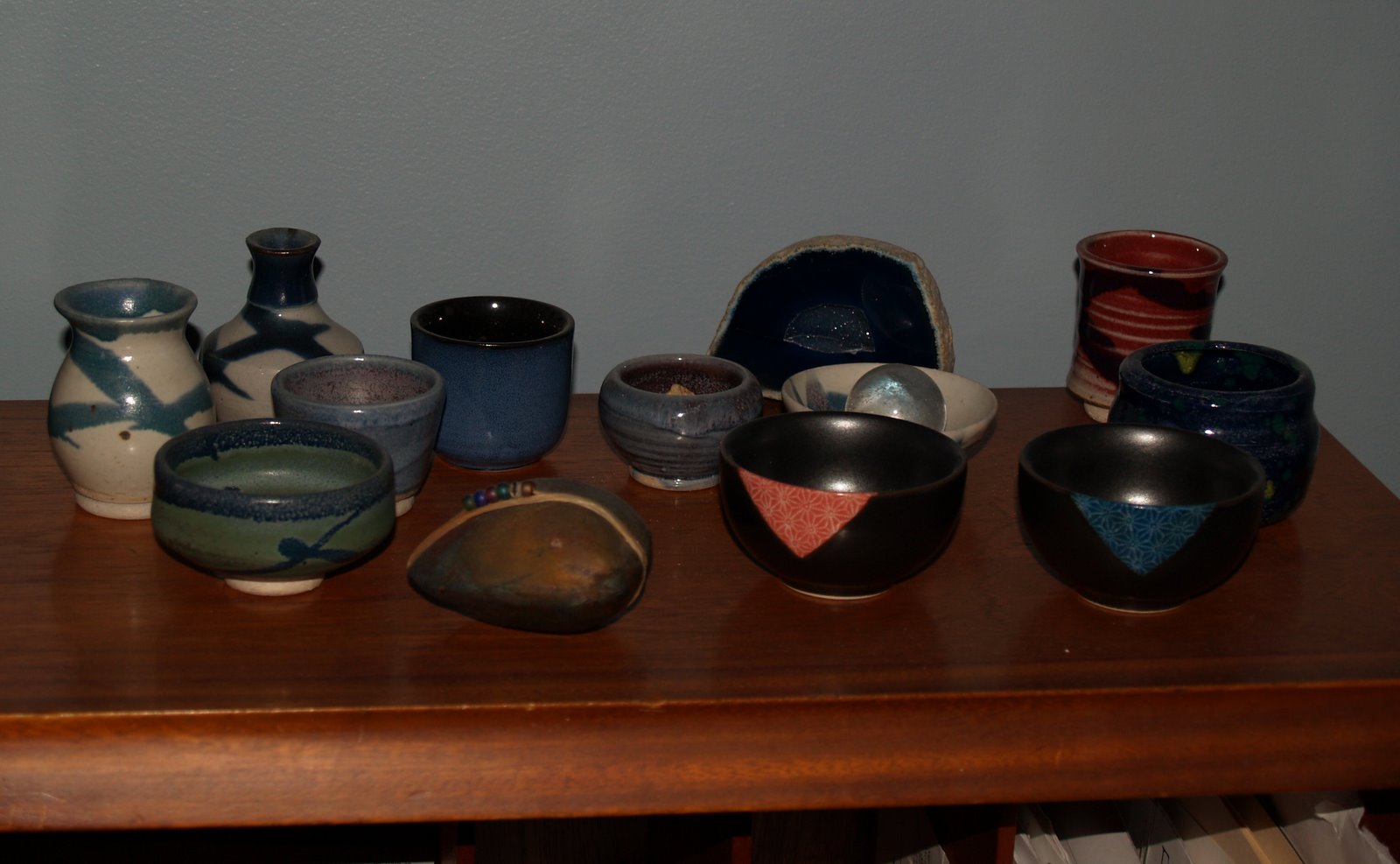 [collection+of+tiny+pots.JPG]