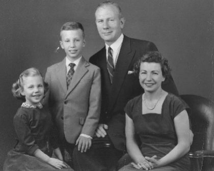 [Family_portrait_circa_1956.jpg]