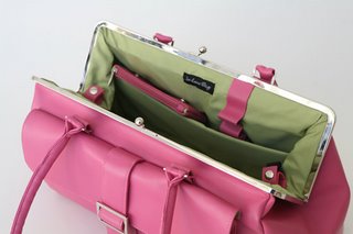 [pink+satchel+with+lining.jpg]