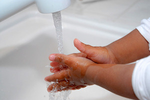 [kid+washing+hands.jpg]