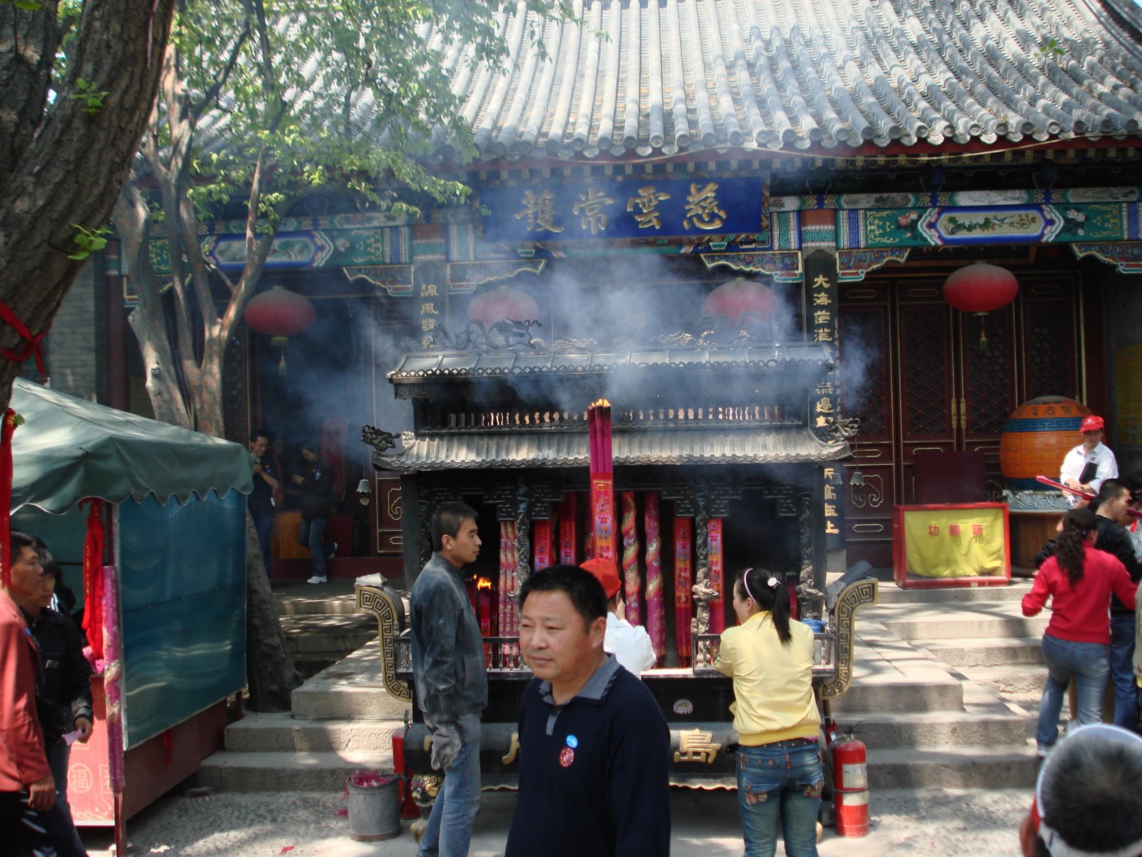 [Qingdao+2008+Daoist+Temple_7.jpg]