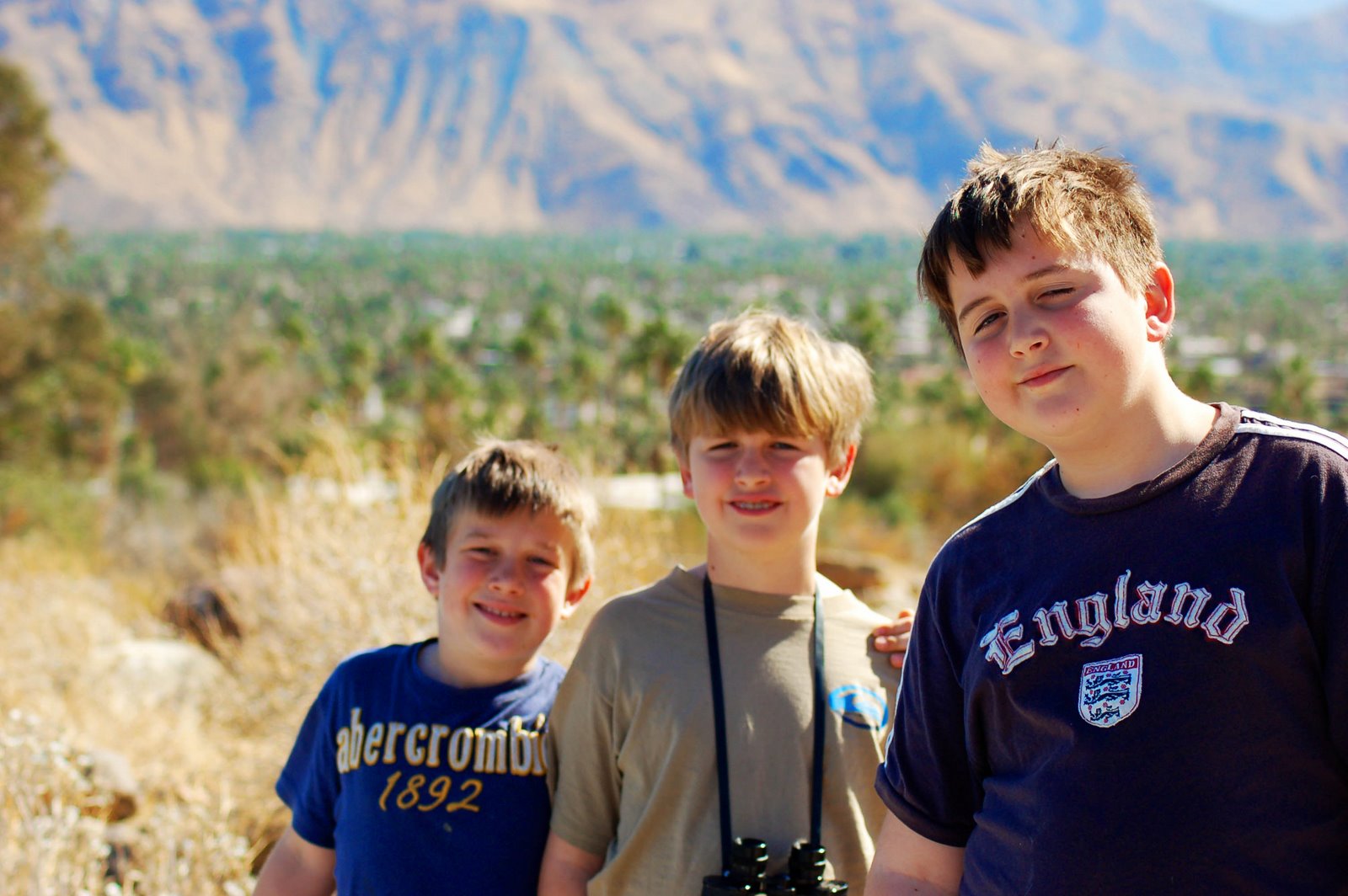[desert+picture+with+boys.jpg]