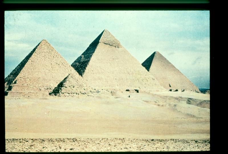 [023+.+III.+Egipto+-+Las+Pirámides+(Gizeh).jpg]