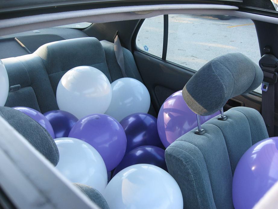 [reception+car+balloons.JPG]