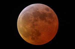 [lunar_eclipse_300_196.jpg]