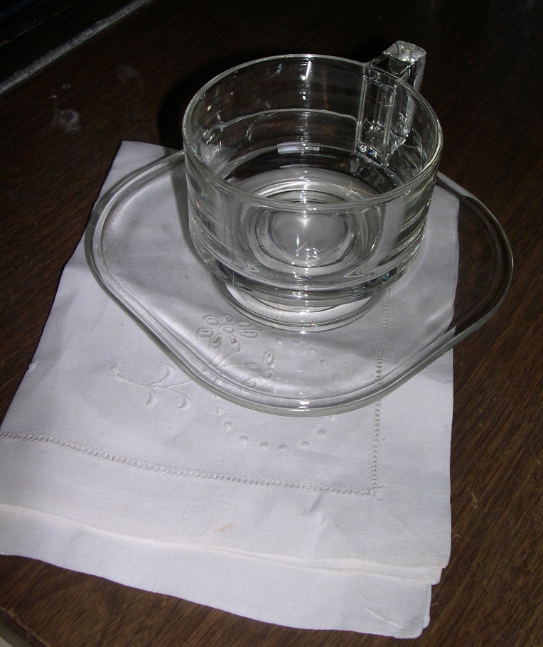 [glass+cup+&+saucer+8-07.JPG]