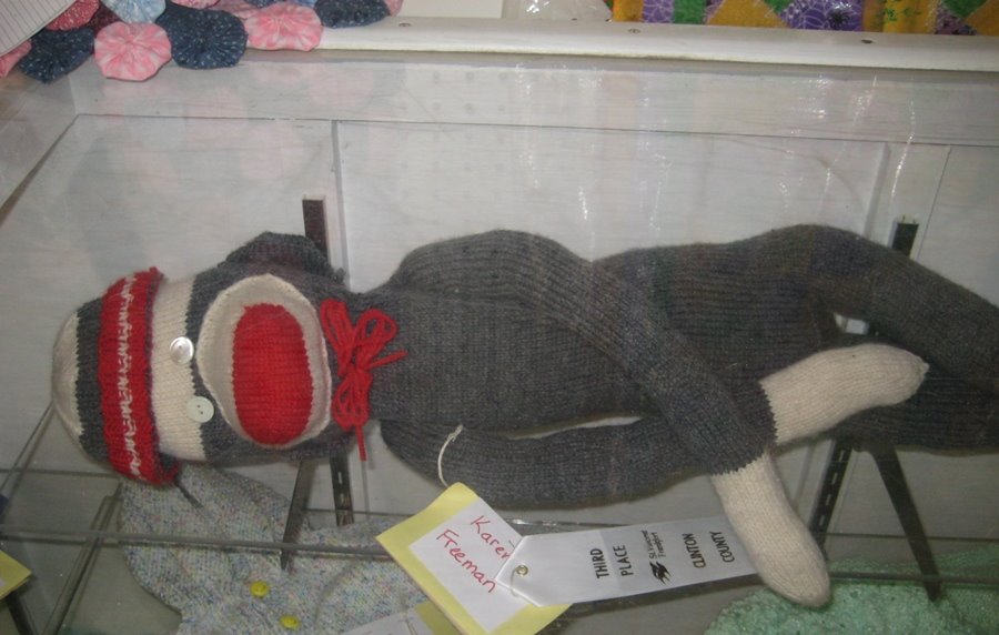 [knitted+sock+monkey+resized.JPG]