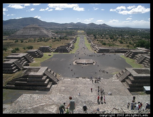 [teotihuacan.quarter.jpg]
