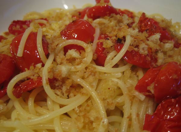 [spaghetti-pomodori--e-pane-.jpg]