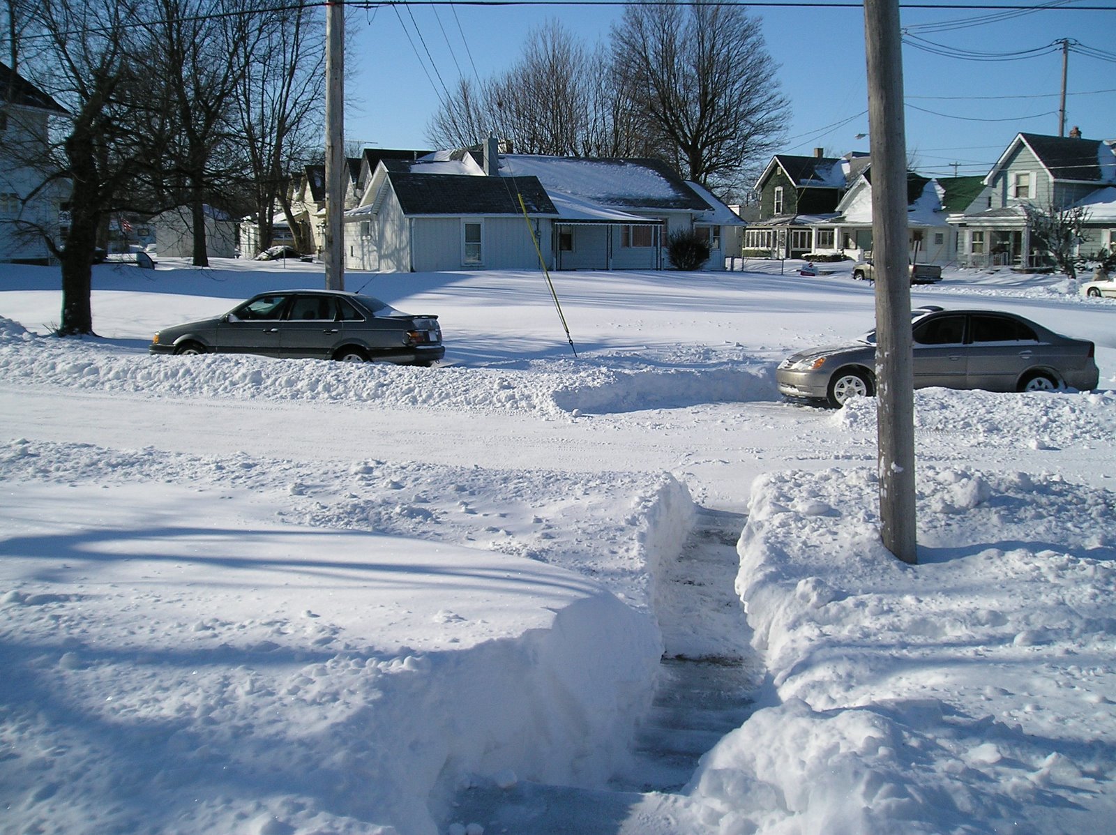 [snow+both+cars.JPG]