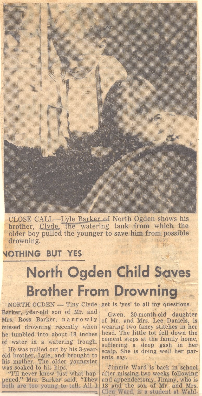 [1956'++Bill+newspaper+about+Clyde.jpg]