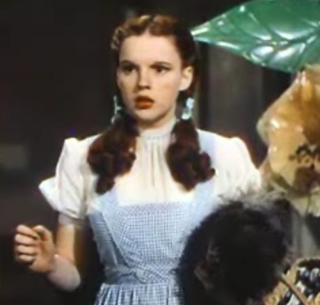 [Judy_Garland_in_The_Wizard_of_Oz_trailer_2.jpg]