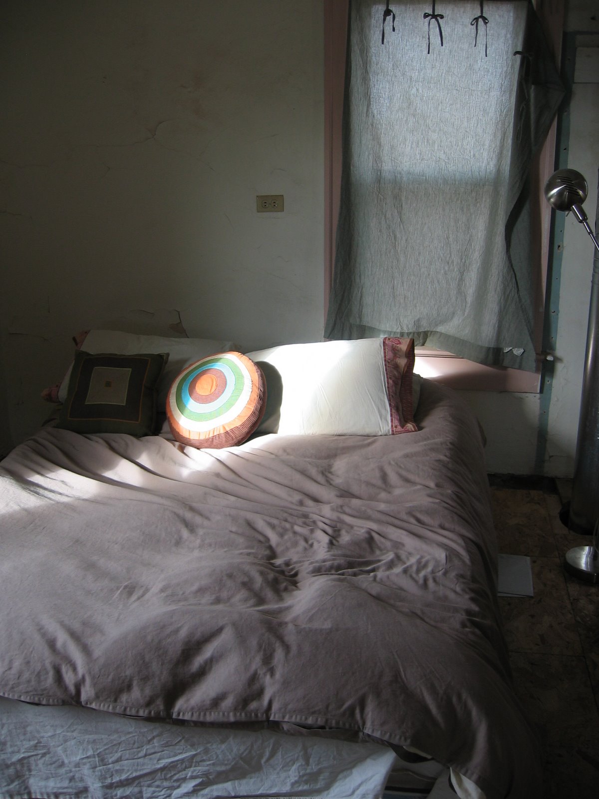 [bedroom.JPG]