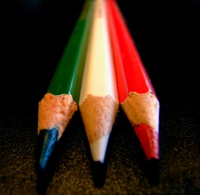 [Italian_flag_made_of_pencils.jpg]