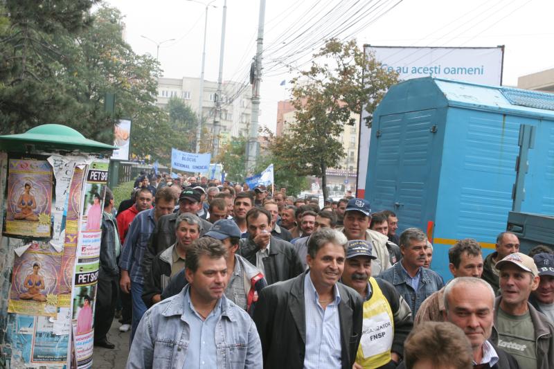 [Ministerul+Transporturilor-Protestul+muncitorilor+portuari+09+10+2007+(Valeriu+Tanasoff).jpg]