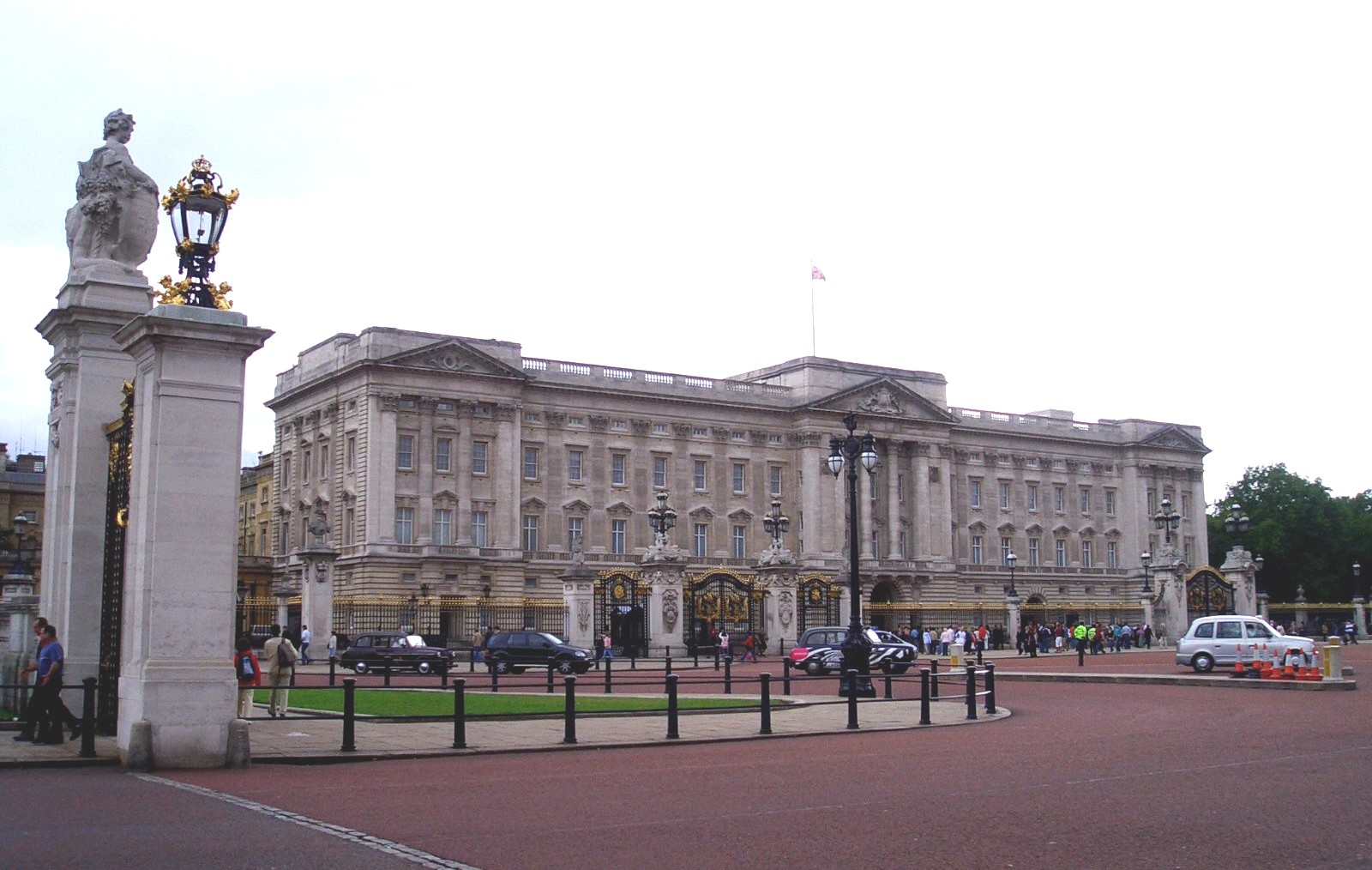 [263+-+Buckingham+Palace.jpg]