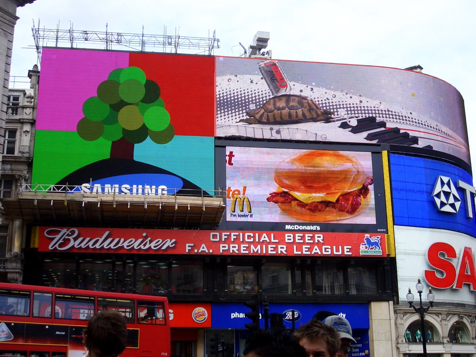 [241+-+Piccadilly+Maxi+Screen.jpg]