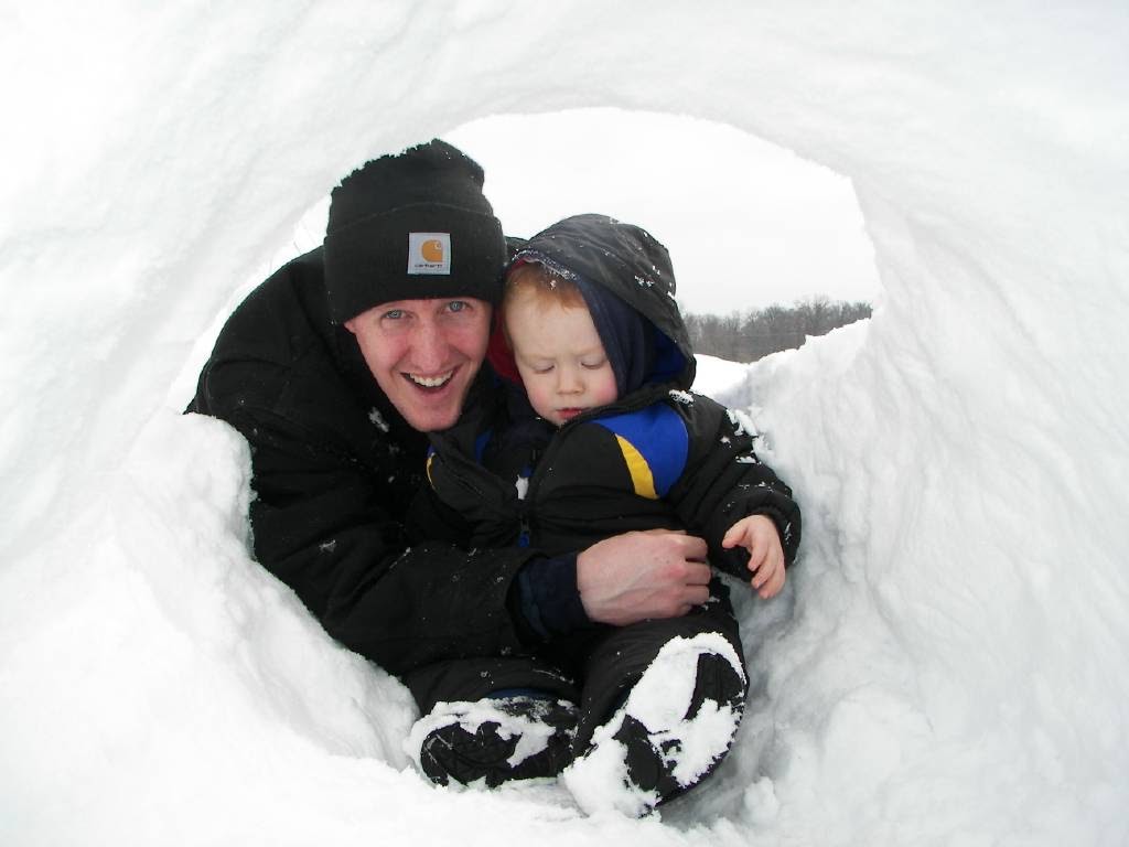 [Ben+and+Daddy+in+snow+cave.bmp]