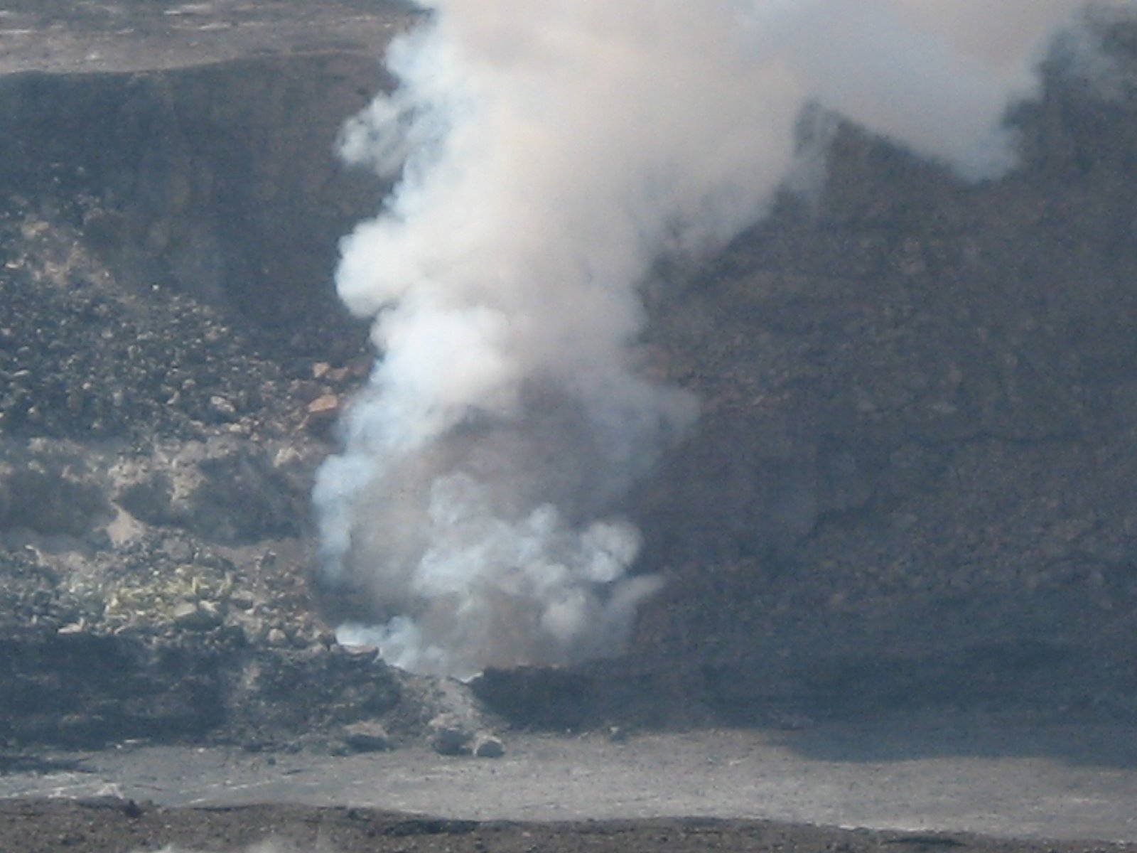Halema'uma'u Crater plume cloud 4/4/08