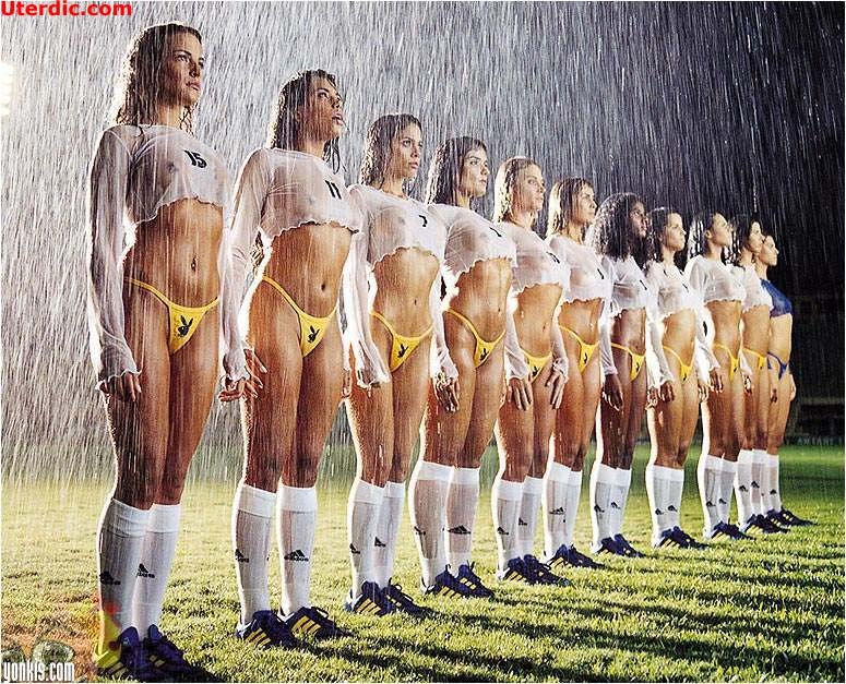 [naked_women_soccer_team+gajas+nuas.JPG]