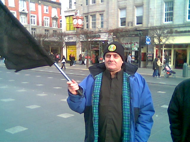 ['Bloody+Sunday'+black+flag+protest+..jpg]