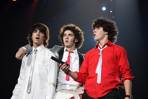 [2008-05-25+New+Kids+On+the+Block+1+Jonas+Brothers.jpg]