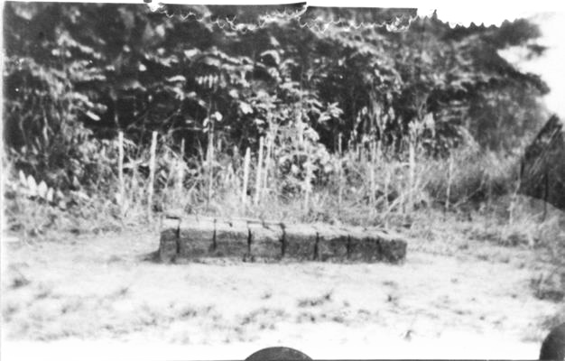 [Ruth+Grings'+sun-dried+brick+grave+marker+(1936).jpg]