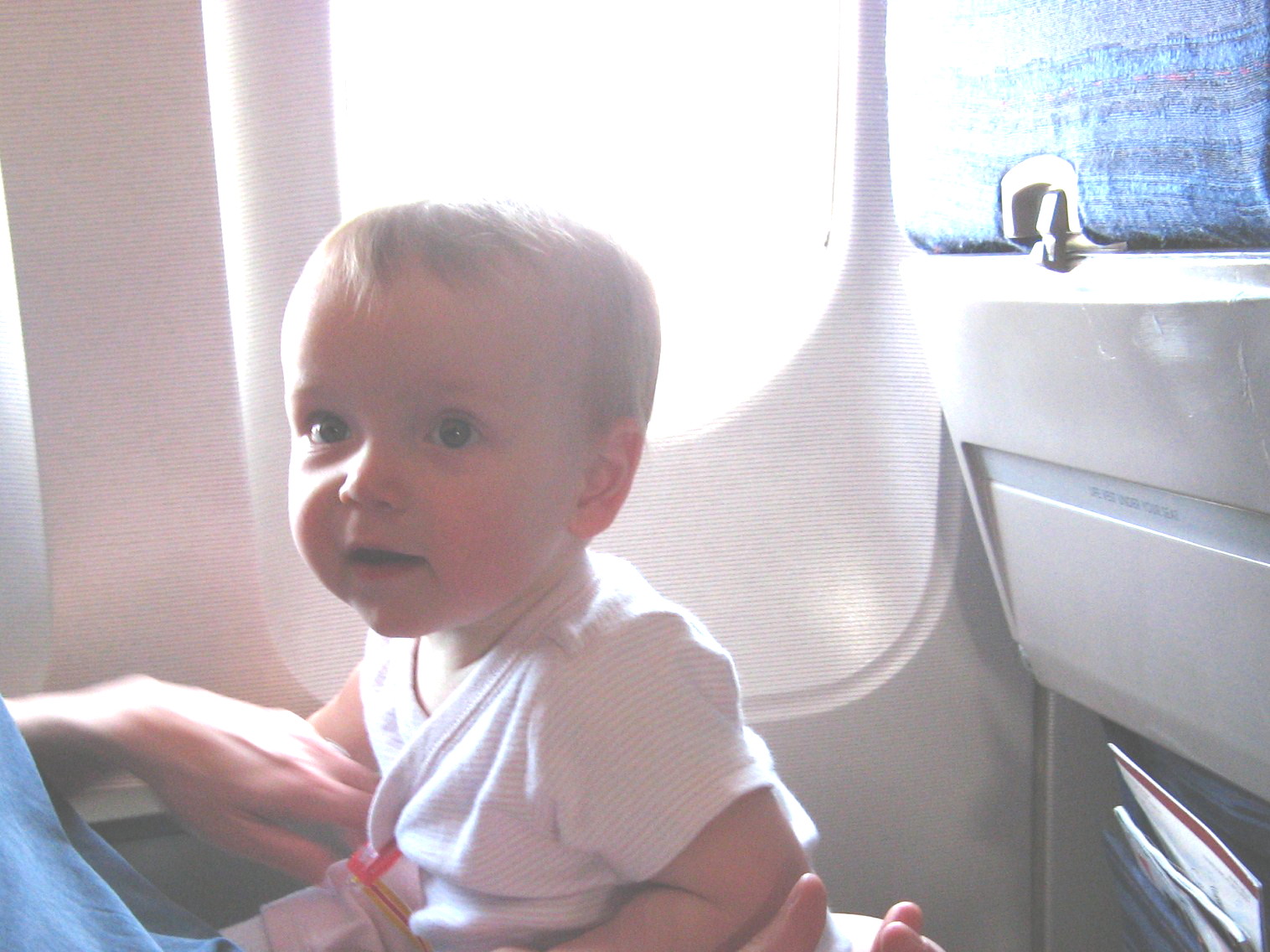 [baby+on+plane2.jpg]