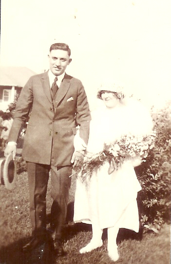 [Ralph+and+Alice+(McGinnis)+Schiavon+-+Wedding+Day,+June+21,+1924,+Chicago,+Illinois.jpg]