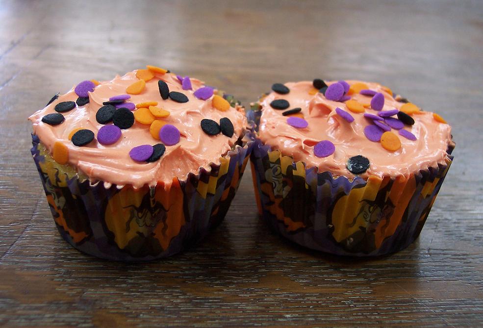 [cupcakes+halloween.JPG]