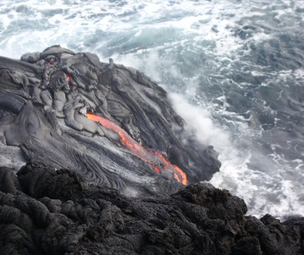[Kilauea+lava+flow+2.edited.jpg]