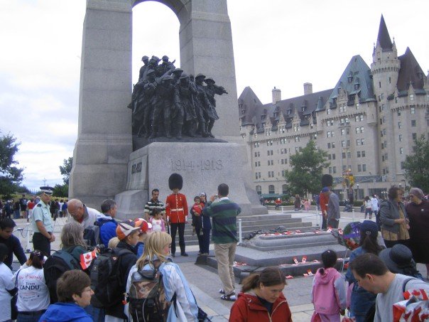 [war_memorial-Canada+Day+2007.jpg]