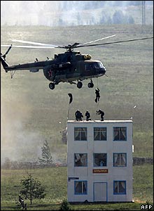 [_44064183_afp220helicopters.jpg]