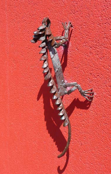 [Lizard+on+a+Wall.jpg]