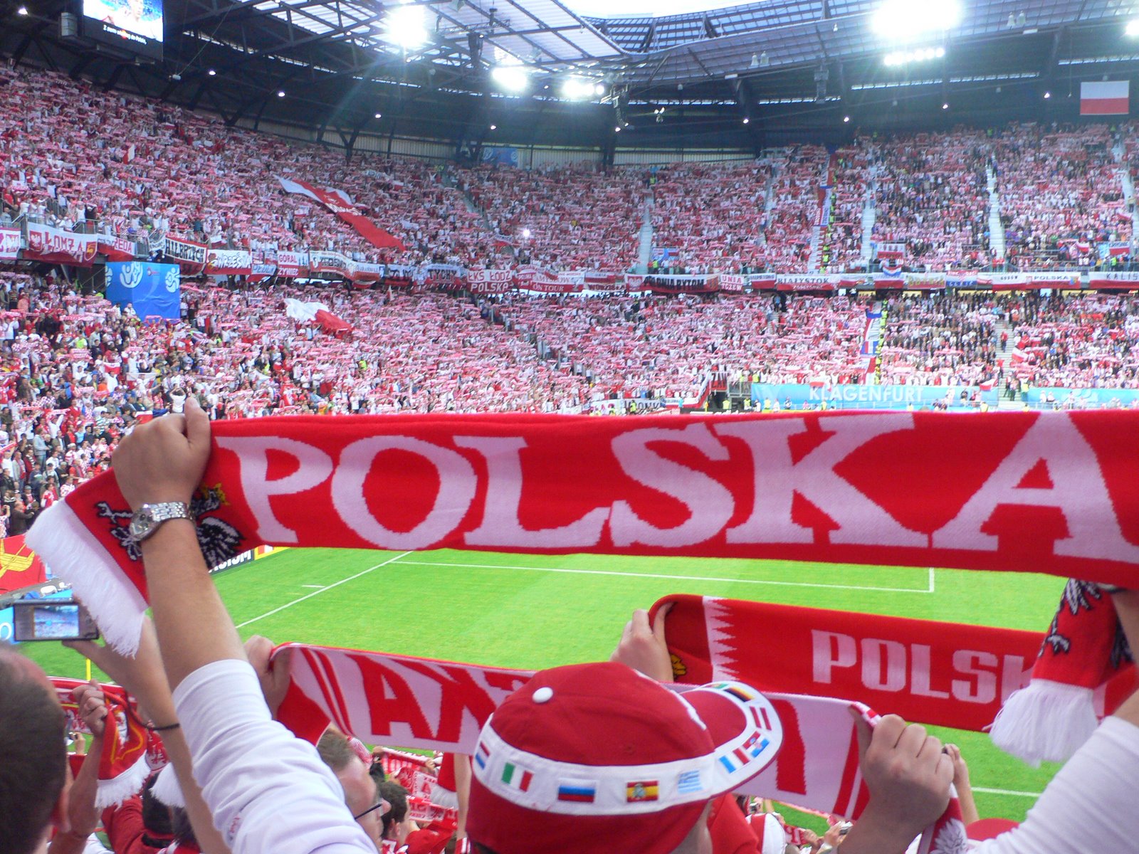 [Poland+fans+vs+Croatia.jpg]