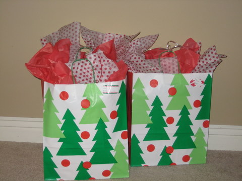 [wrapping+gifts+005.JPG]