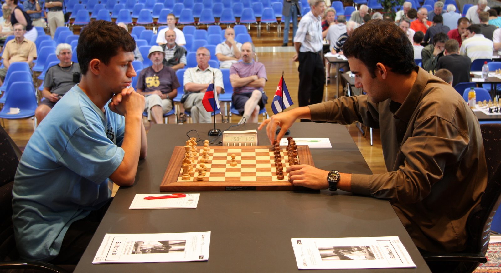 Alekseev contre Dominguez au festival international d'échecs de Bienne - photo site officiel