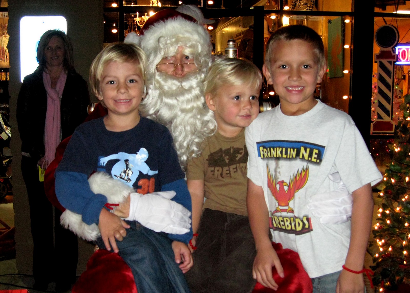 [3+boys+santa+best.jpg]