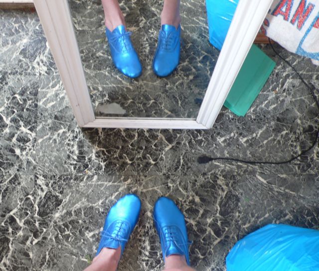 [blue+shoes.jpg]
