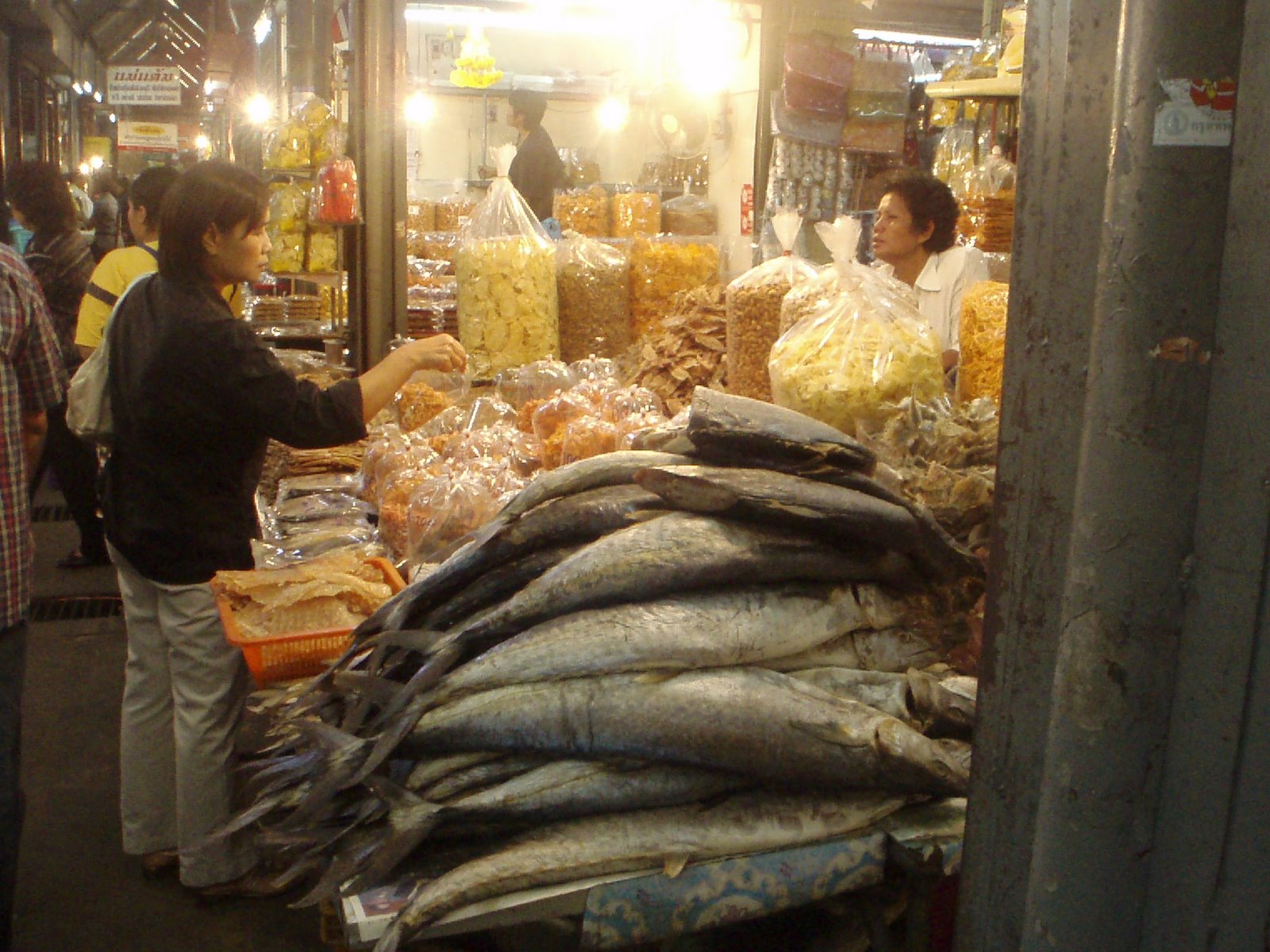 [large+fish+market.JPG]