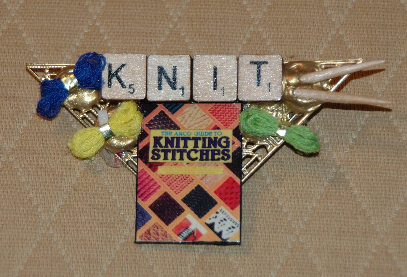 [Prize+knit+pin.JPG]