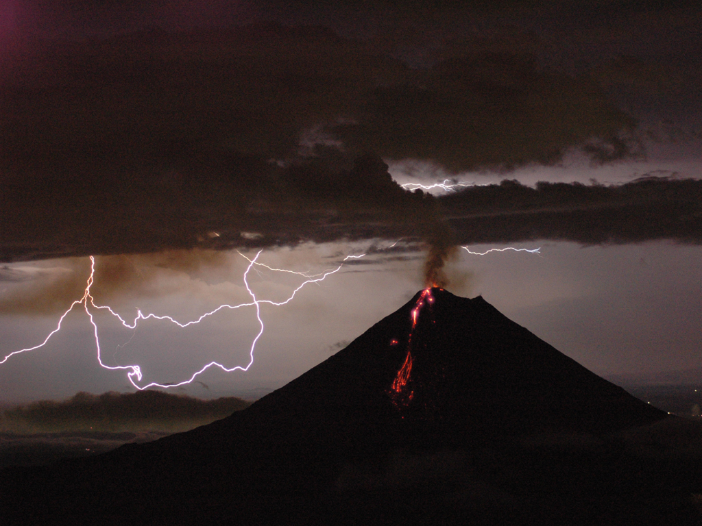 [arenal-volcano-screensaver.jpg]