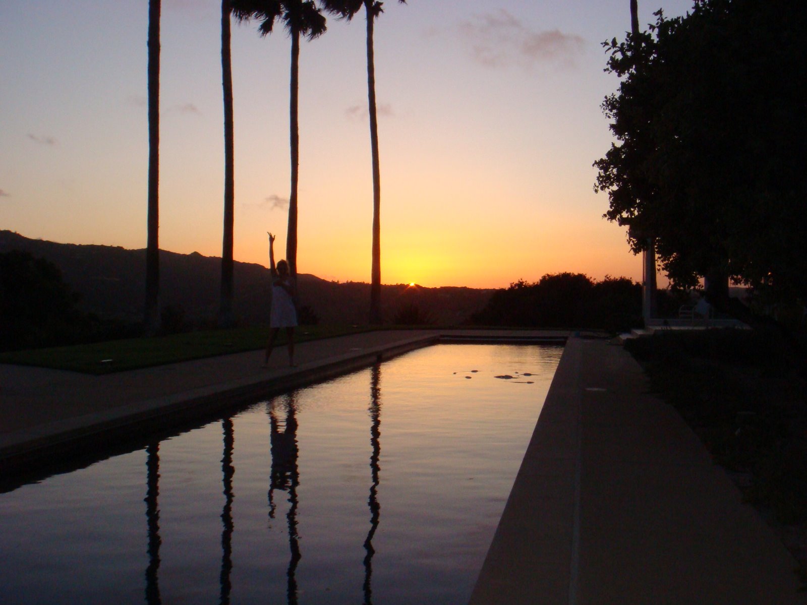 [Me+by+the+lap+pool+at+sunset+at+the+mansion+in+Monterey+-+CA.JPG]